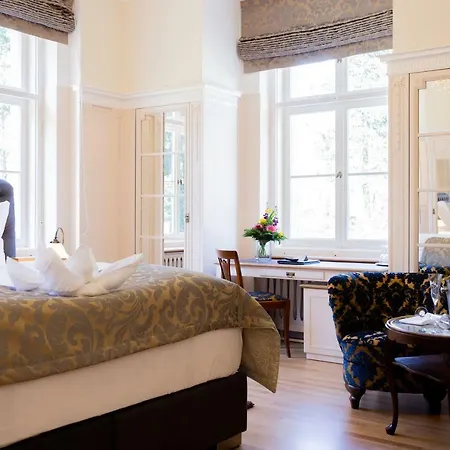 Hotel Altenburg 3*